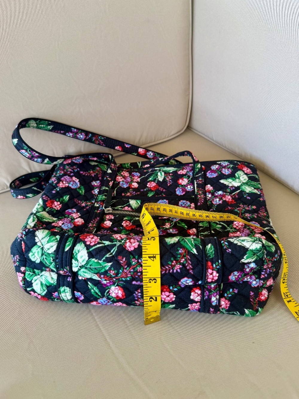 Vera Bradley Winter Berry Tote Bag, Vintage/Retired - Picture 14 of 14